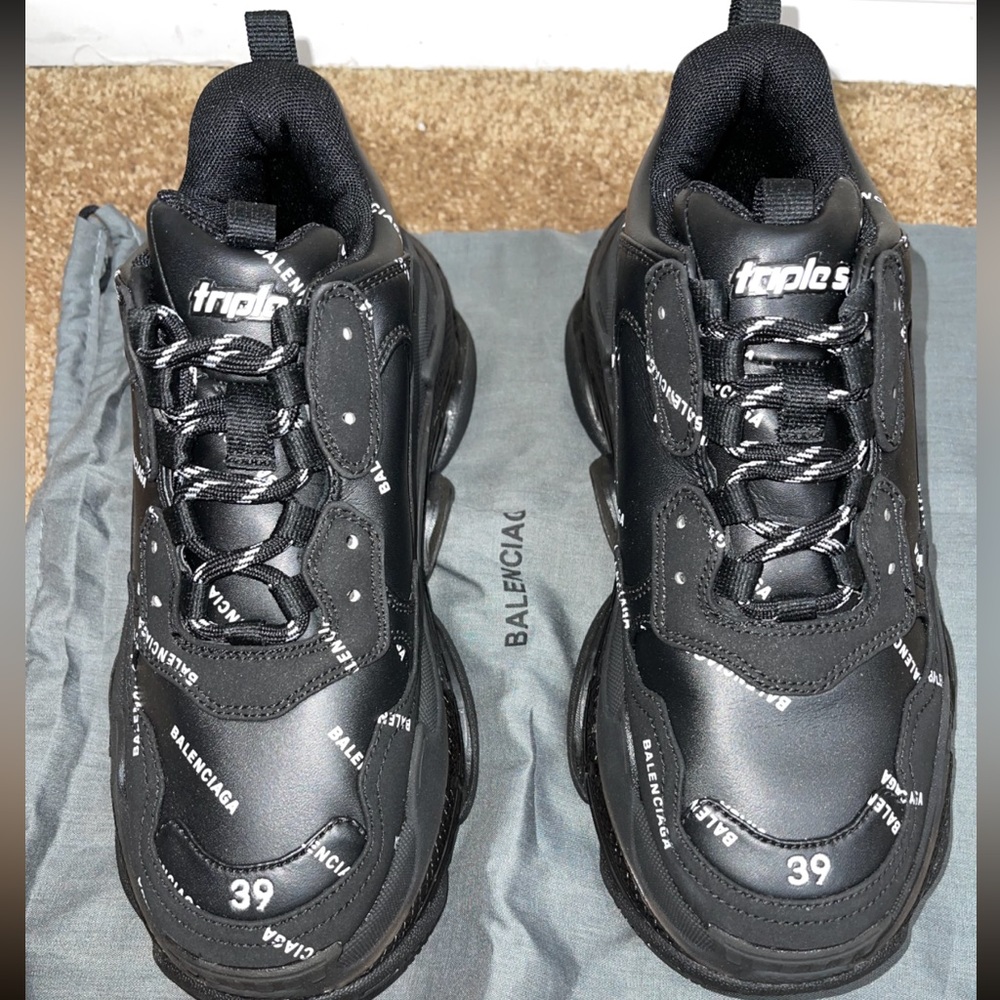 Triple s size 39 -